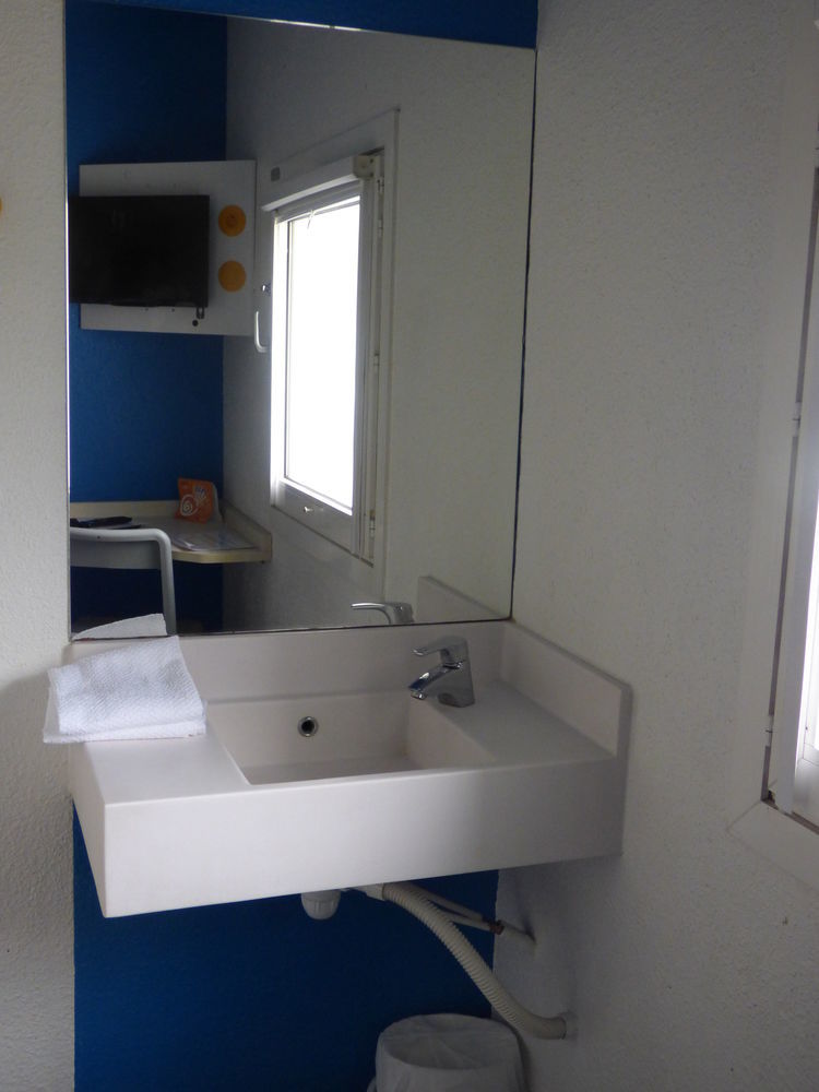 Hotelf1 Salon De Provence Екстер'єр фото